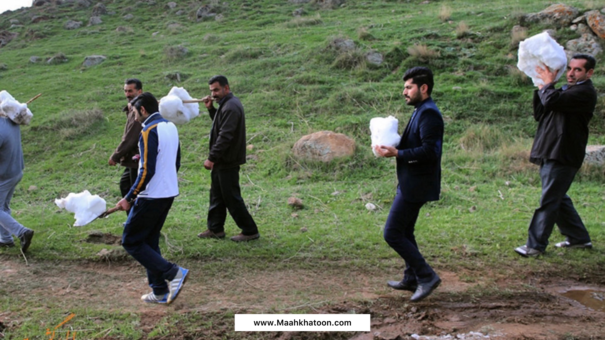 آشنایی با مراسم برف چال و زن شاهی مازندران