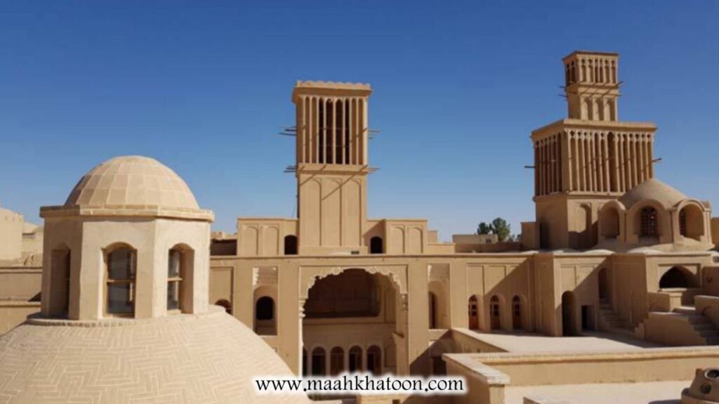 yazd-nakhlbardari.jpg" alt="مراسم نخلبرداری در حسینیه امیرچقماق یزد"